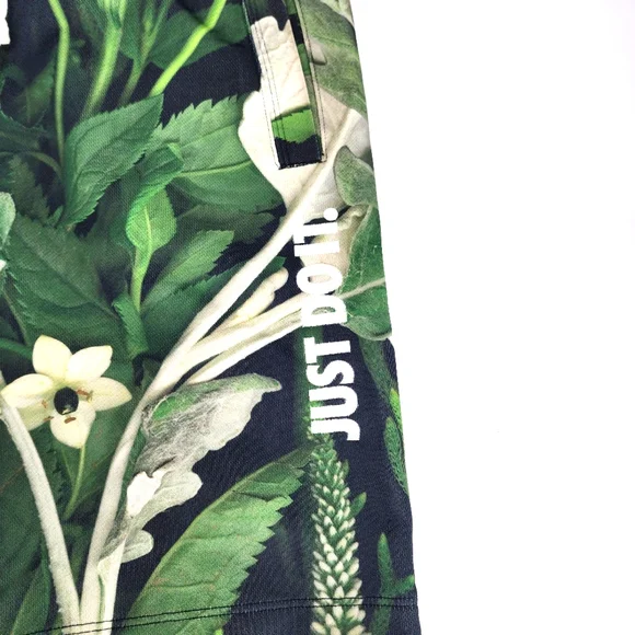 Nike Shorts. Size L - Picture 2 of 5